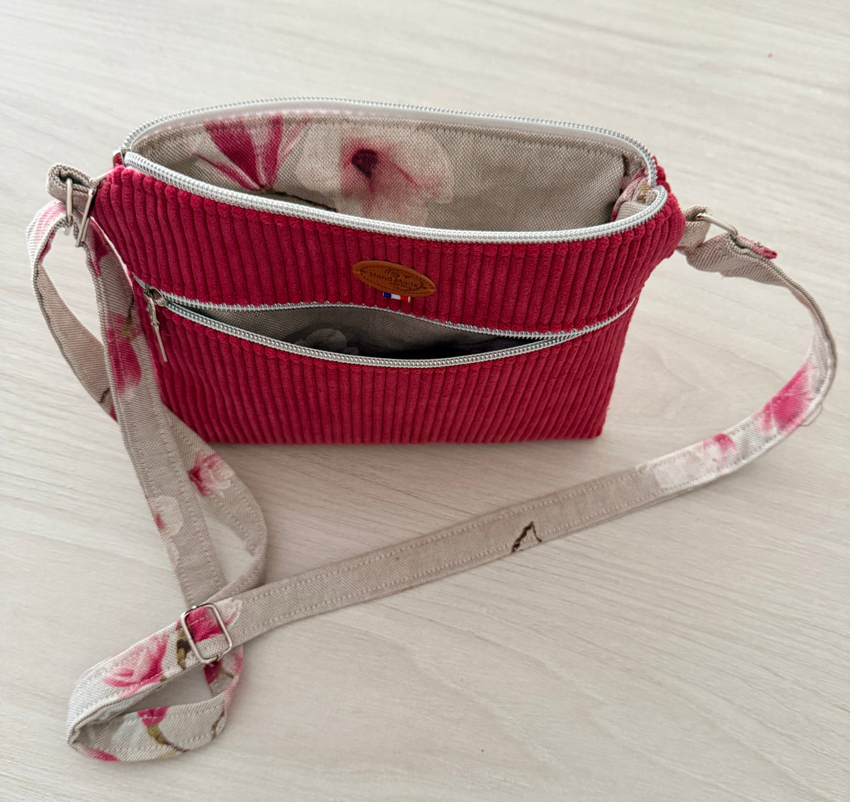 Petit Sac à Bandoulière en Velours Côtelé – Poche Zippée, Bandoulière Interchangeable | Le Petit Atelier 27