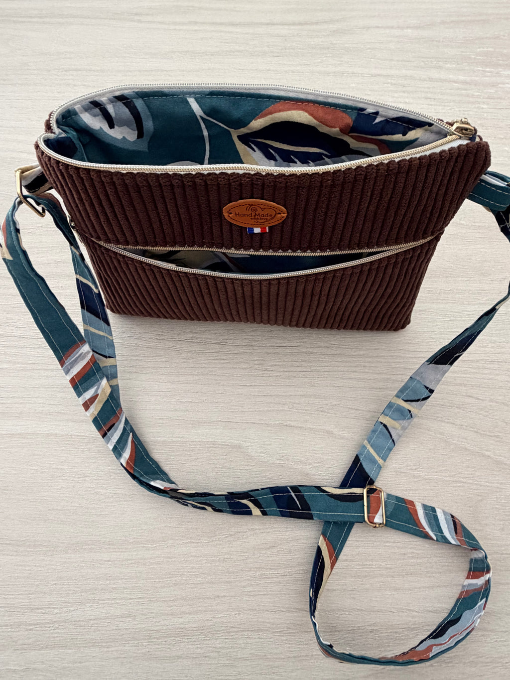 Petit Sac à Bandoulière en Velours Côtelé – Poche Zippée, Bandoulière Interchangeable | Le Petit Atelier 27