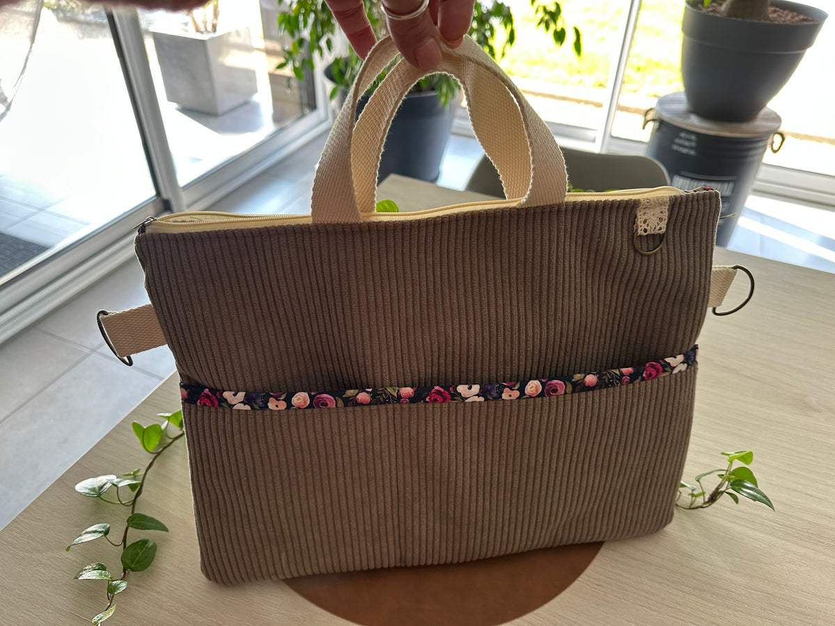 Sacoche Ordinateur Velours Côtelé avec Bandoulière – Sur Mesure, Fait Main | Le Petit Atelier 27