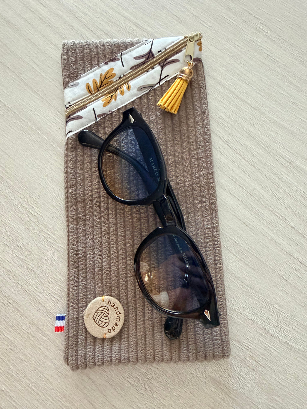 Étui à lunettes Velours Côtelé Taupe & Motif – Le Petit Atelier 27