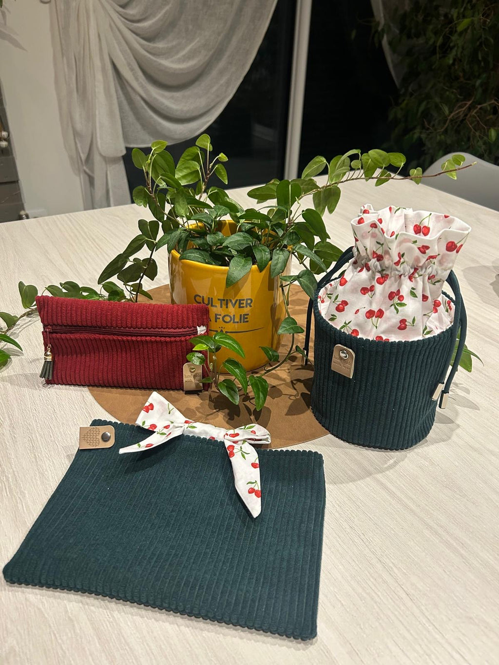 Ensemble Étui à Livre, Pochon & Trousse en Velours Côtelé – Fait Main | Le Petit Atelier 27
