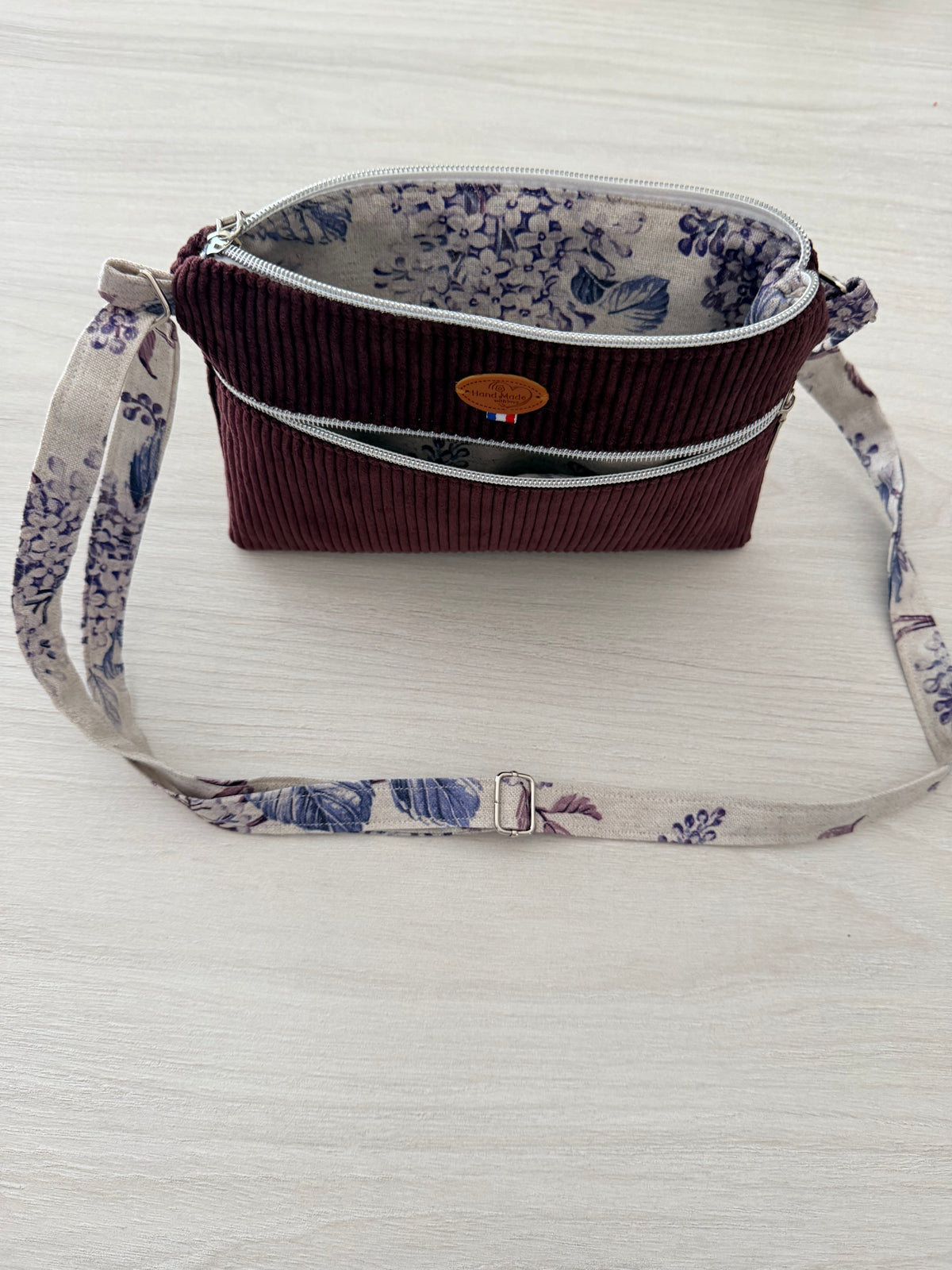 Petit Sac à Bandoulière en Velours Côtelé – Poche Zippée, Bandoulière Interchangeable | Le Petit Atelier 27