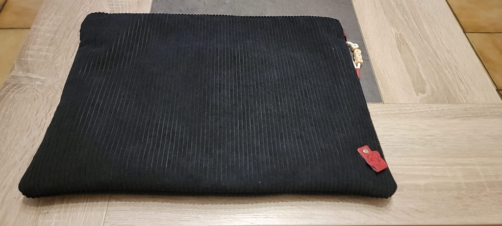 Pochette Ordinateur Portable en Velours Côtelé – Sur Mesure, Fait Main | Le Petit Atelier 27