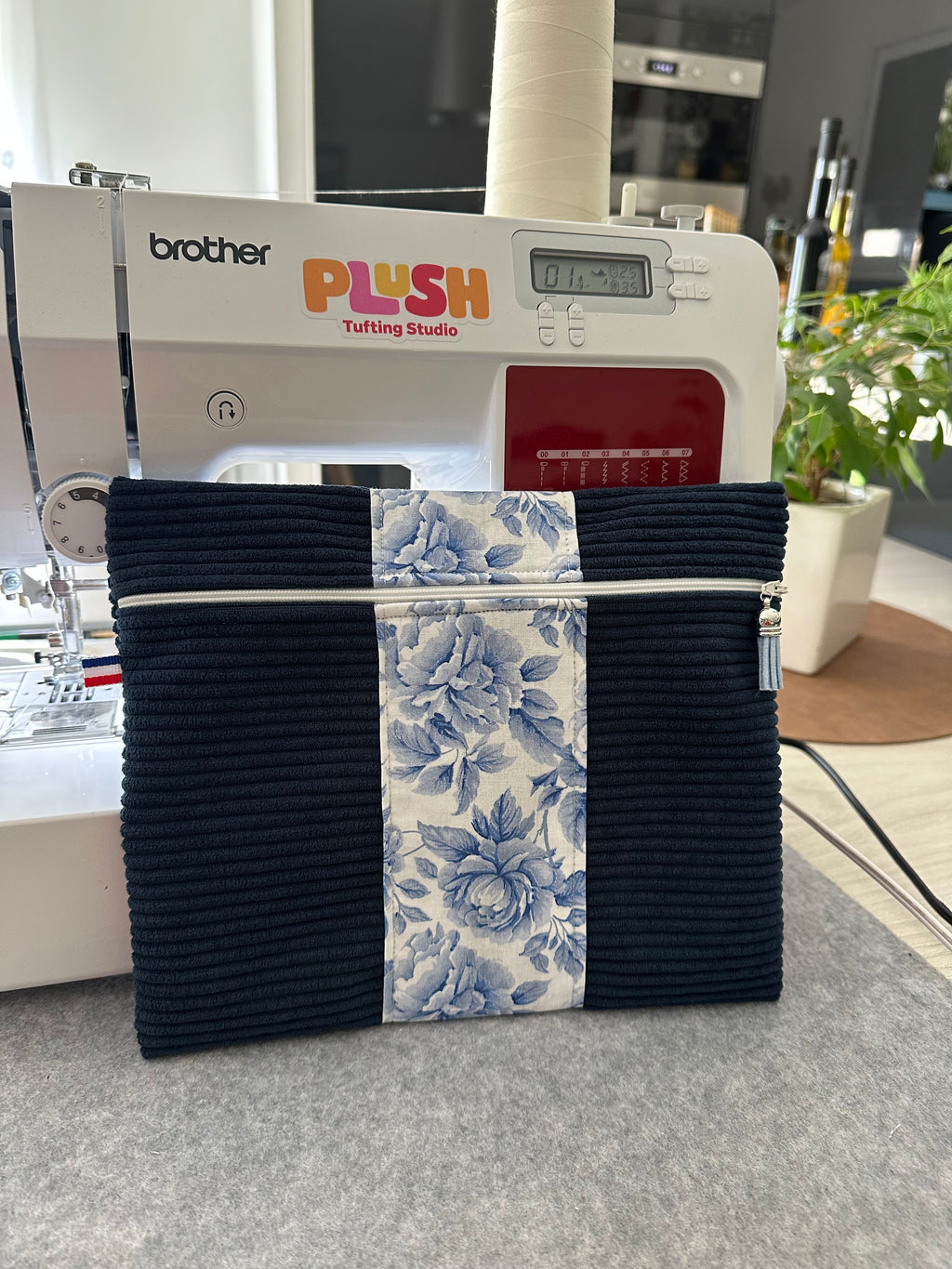 Ensemble Grand Sac à Projet & Pochette en Velours Côtelé – Tricot & Crochet | Le Petit Atelier 27