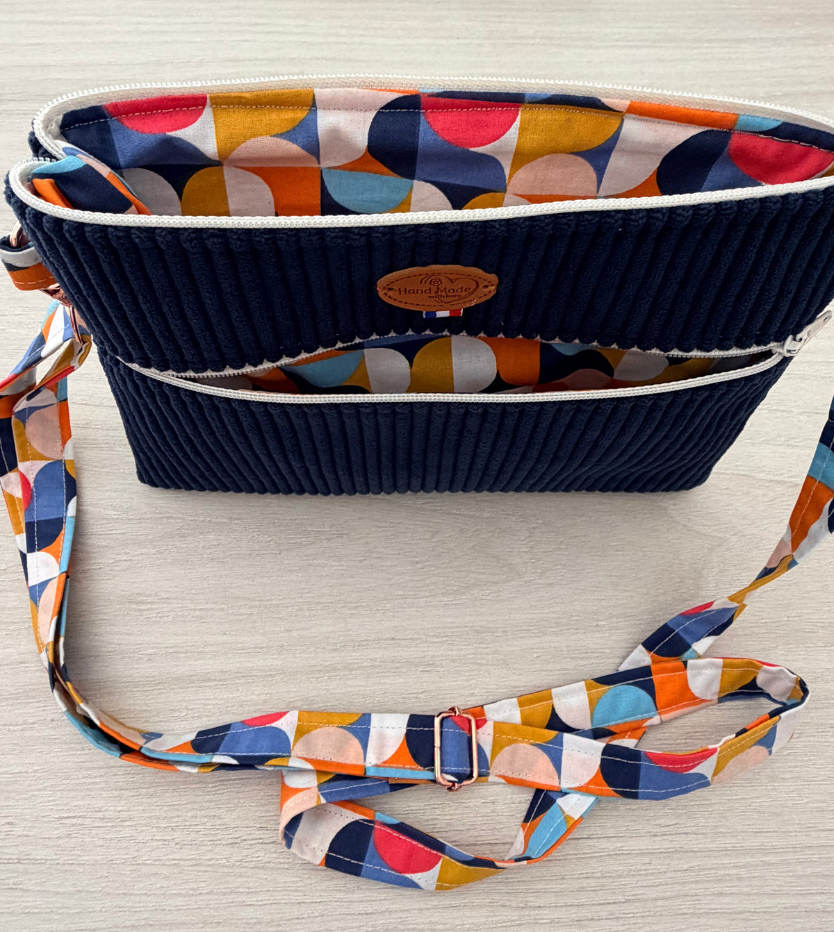 Petit Sac à Bandoulière en Velours Côtelé – Poche Zippée, Bandoulière Interchangeable | Le Petit Atelier 27