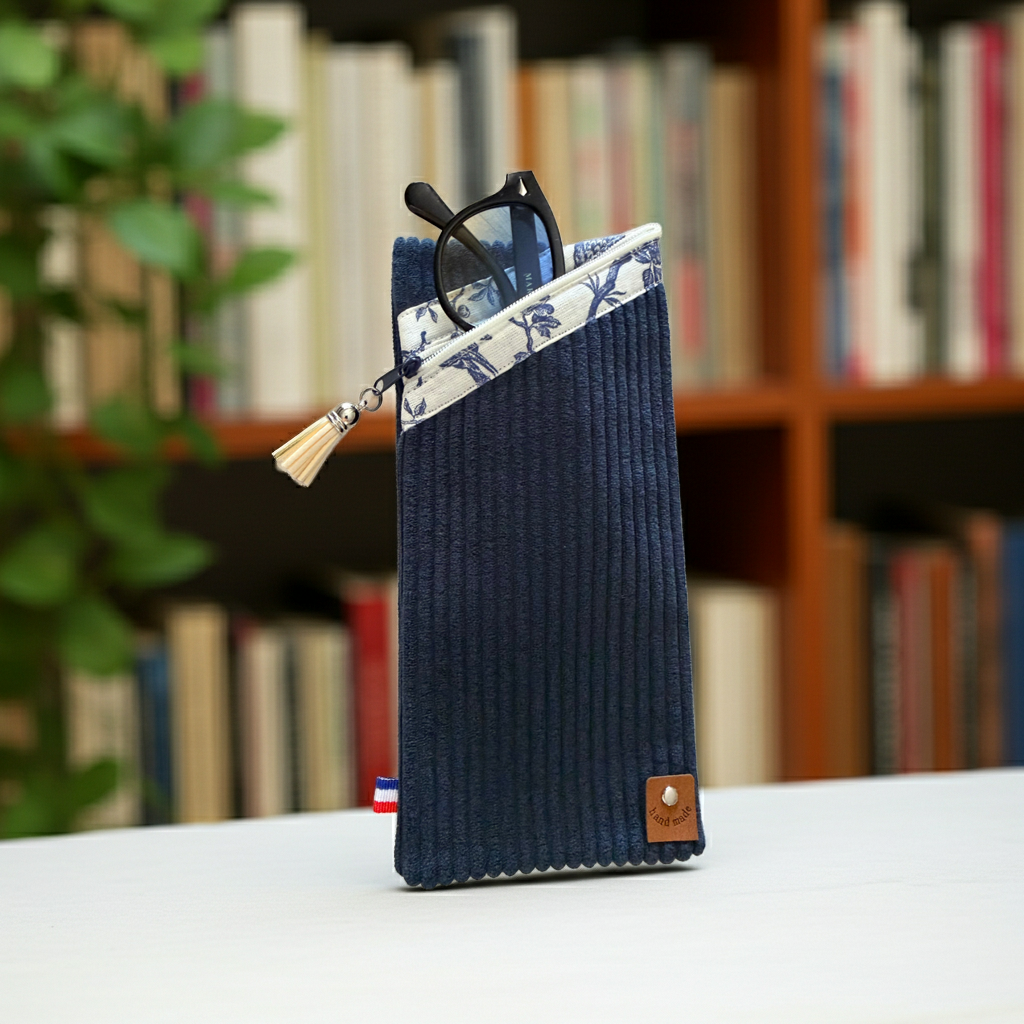 Étui à lunettes Velours Côtelé Bleu Nuit – Le Petit Atelier 27